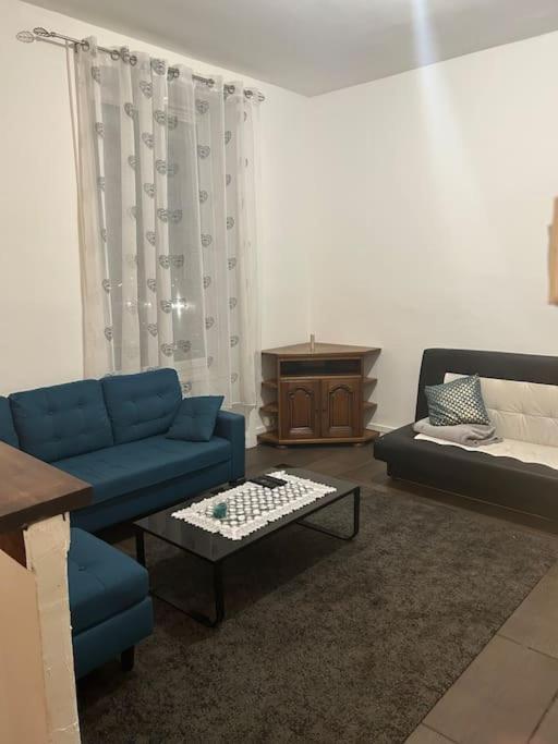 Superbe Appartement Avec Parking Gratuit Vaulx-en-Velin Exterior photo