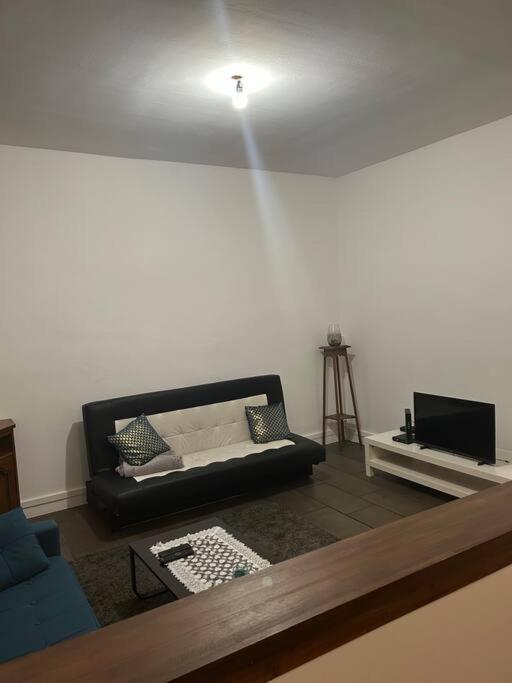 Superbe Appartement Avec Parking Gratuit Vaulx-en-Velin Exterior photo