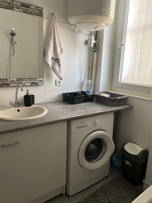 Superbe Appartement Avec Parking Gratuit Vaulx-en-Velin Exterior photo